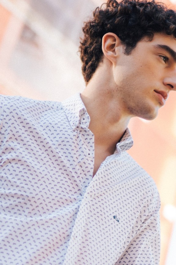 Camisa estampada hombre con bicis bielástica no plancha | mister dandy