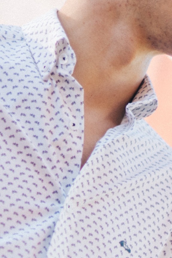 Camisa estampada hombre con bicis bielástica no plancha | mister dandy
