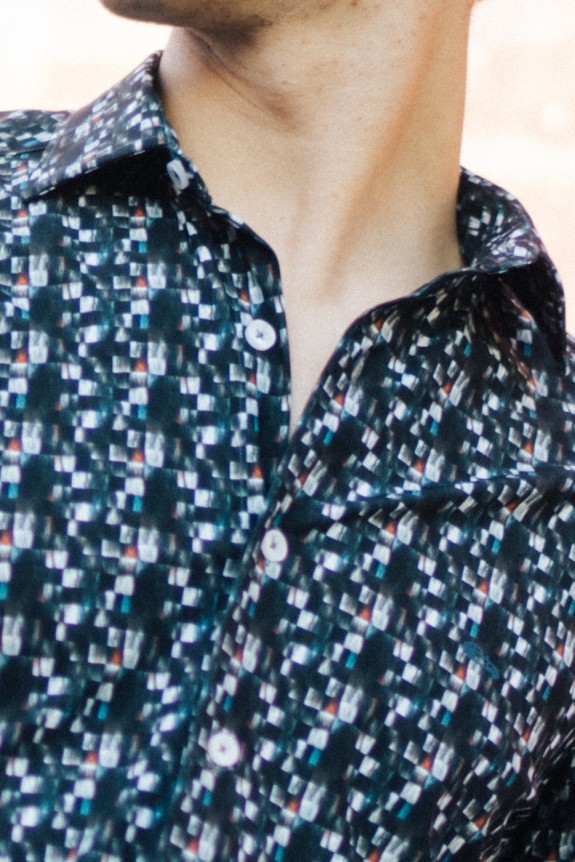Camisa estampada hombre abstracta marino no plancha | mister dandy
