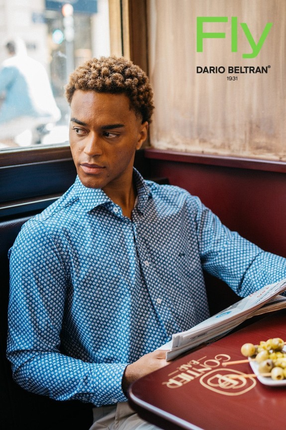 Camisas bielástica estampado flores azul que no necesita plancha