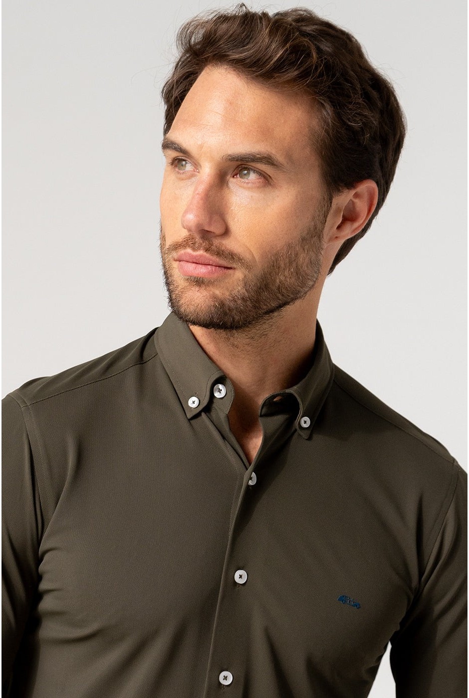 Camisa regular fit falso liso caqui no plancha bielástica| mister dandy
