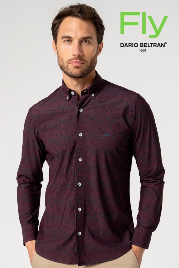 Camisa regular fit estampada en granate